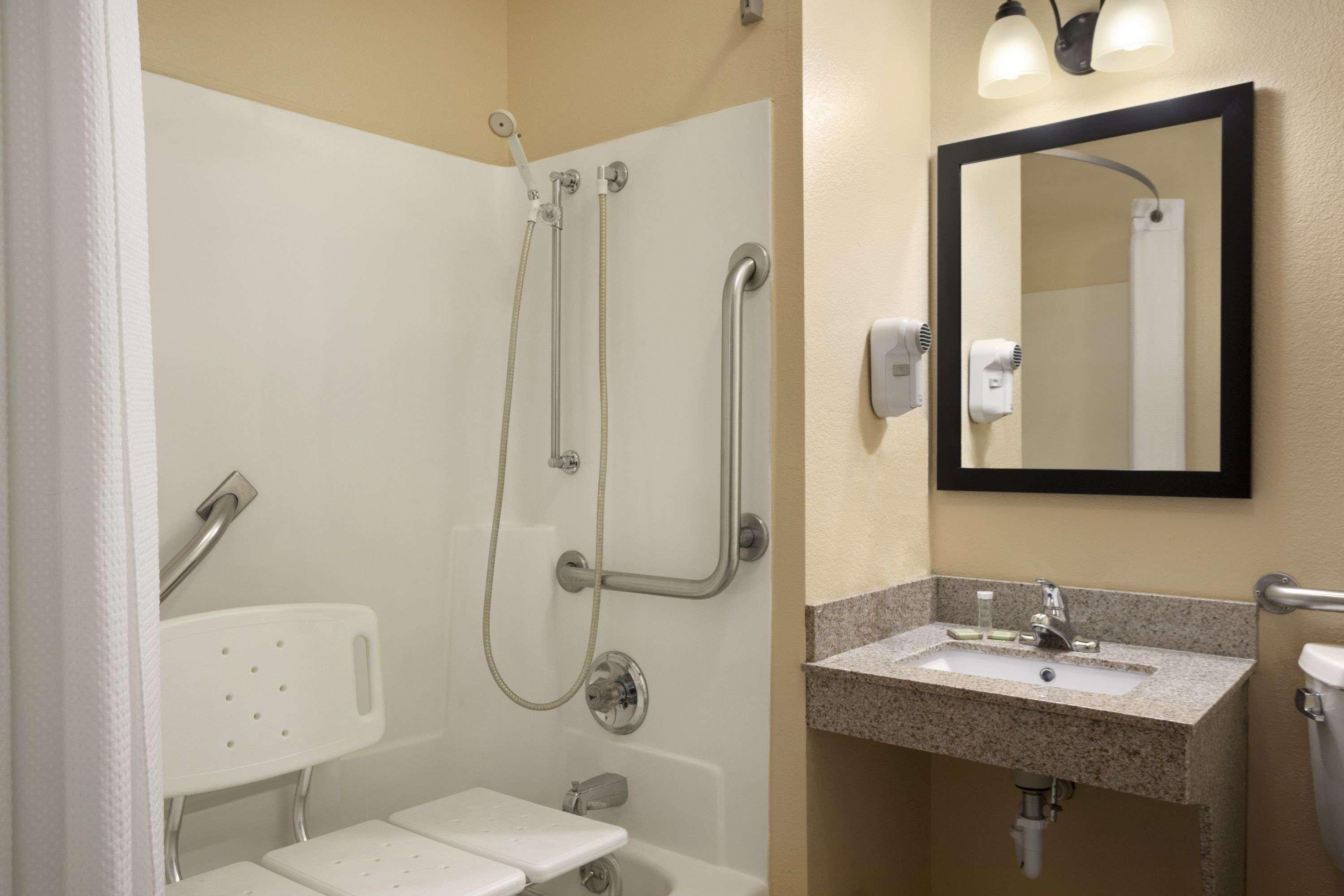 Super 8 By Wyndham Mattoon Hotel Luaran gambar