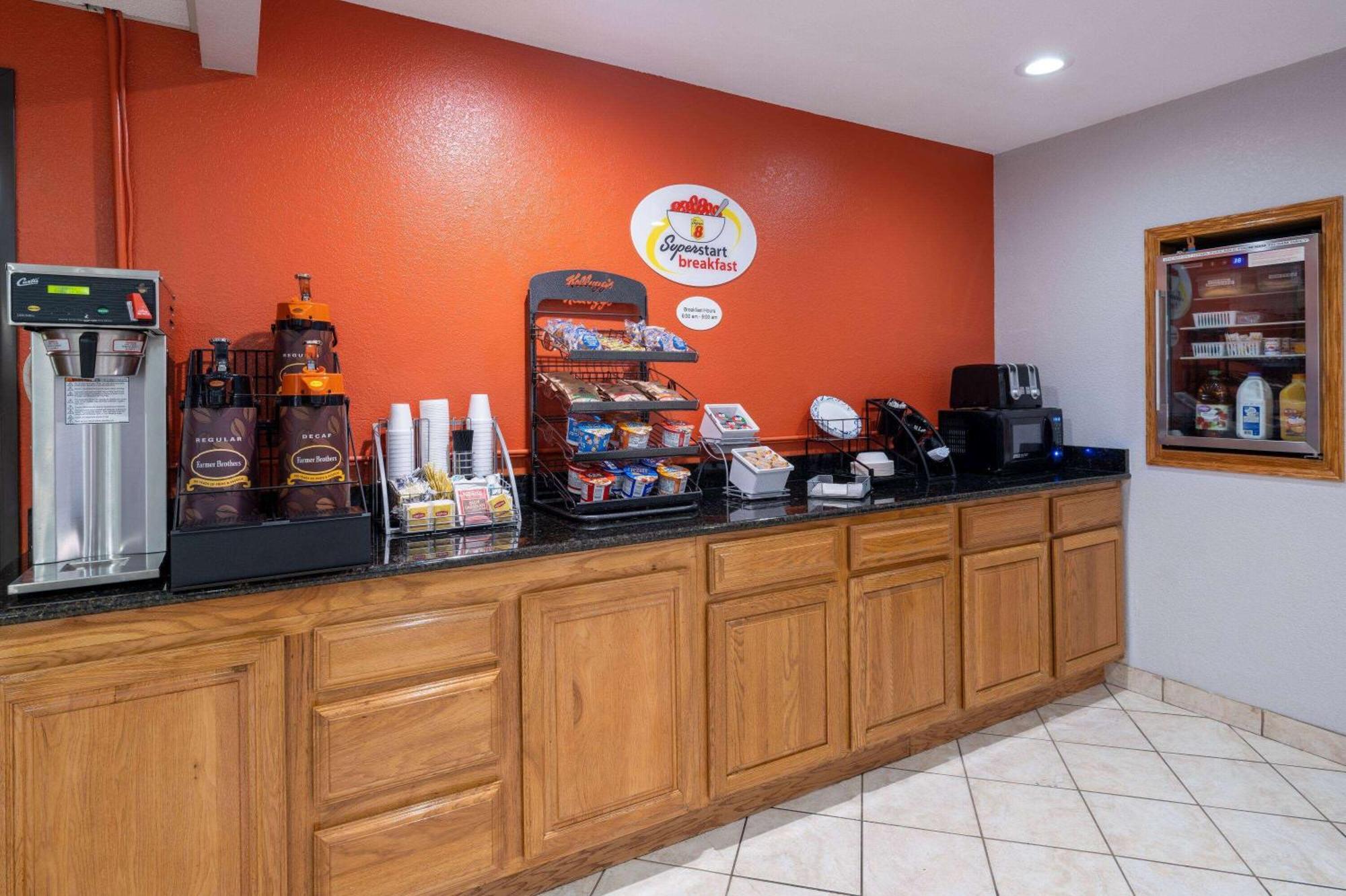 Super 8 By Wyndham Mattoon Hotel Luaran gambar