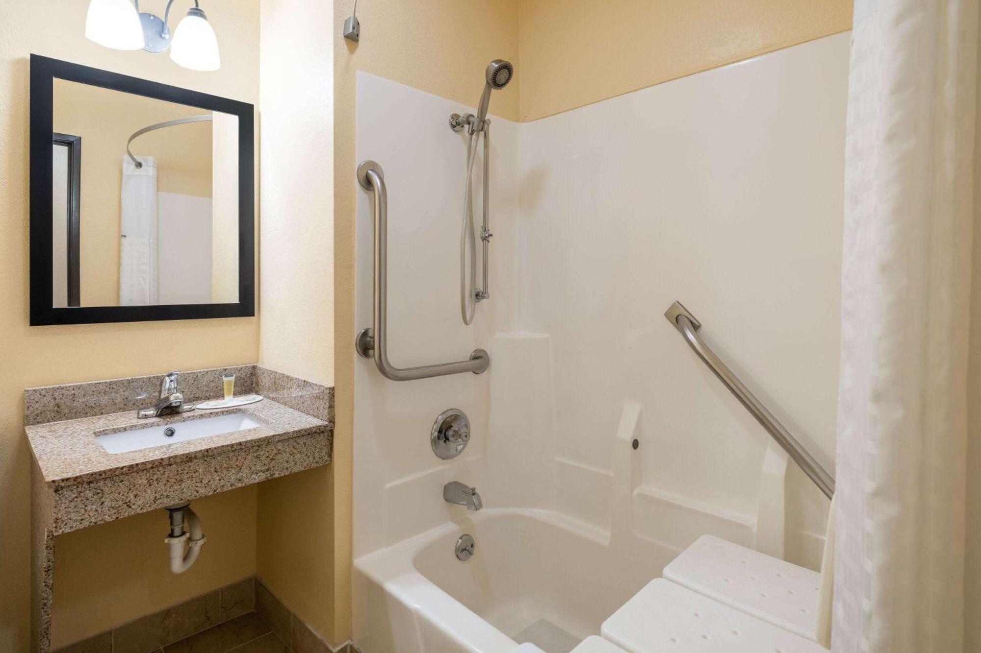 Super 8 By Wyndham Mattoon Hotel Luaran gambar
